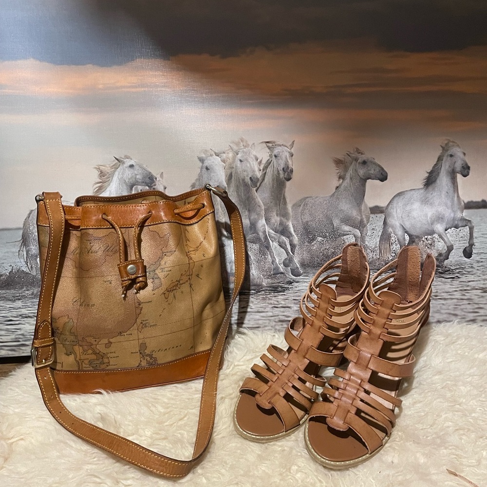 Alviero Martini leather bucket bag